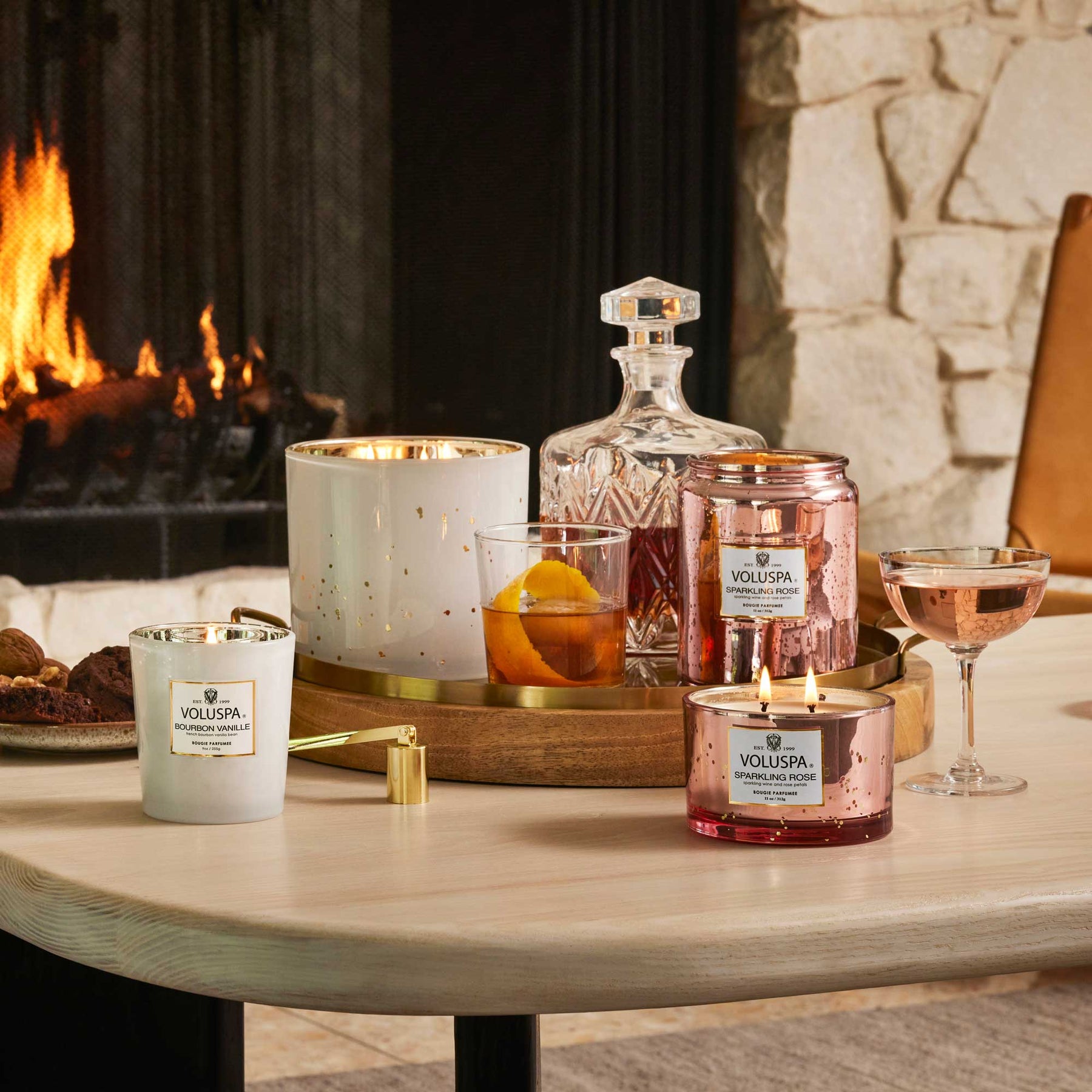 voluspa tobacco vanille Blond Tabac | Reed Diffuser glass embossed vessel and is topped with a matching lid that keeps the candle dust Blond Tabac | Classic Candle